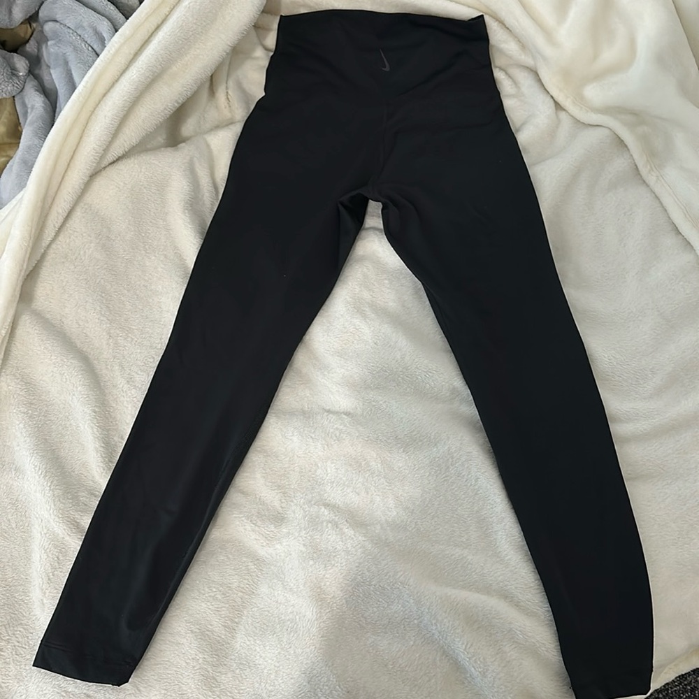 Nike Yoga Dri-FIT Luxe High-Waisted 7/8 Infinalon Leggings Kendall Jenner